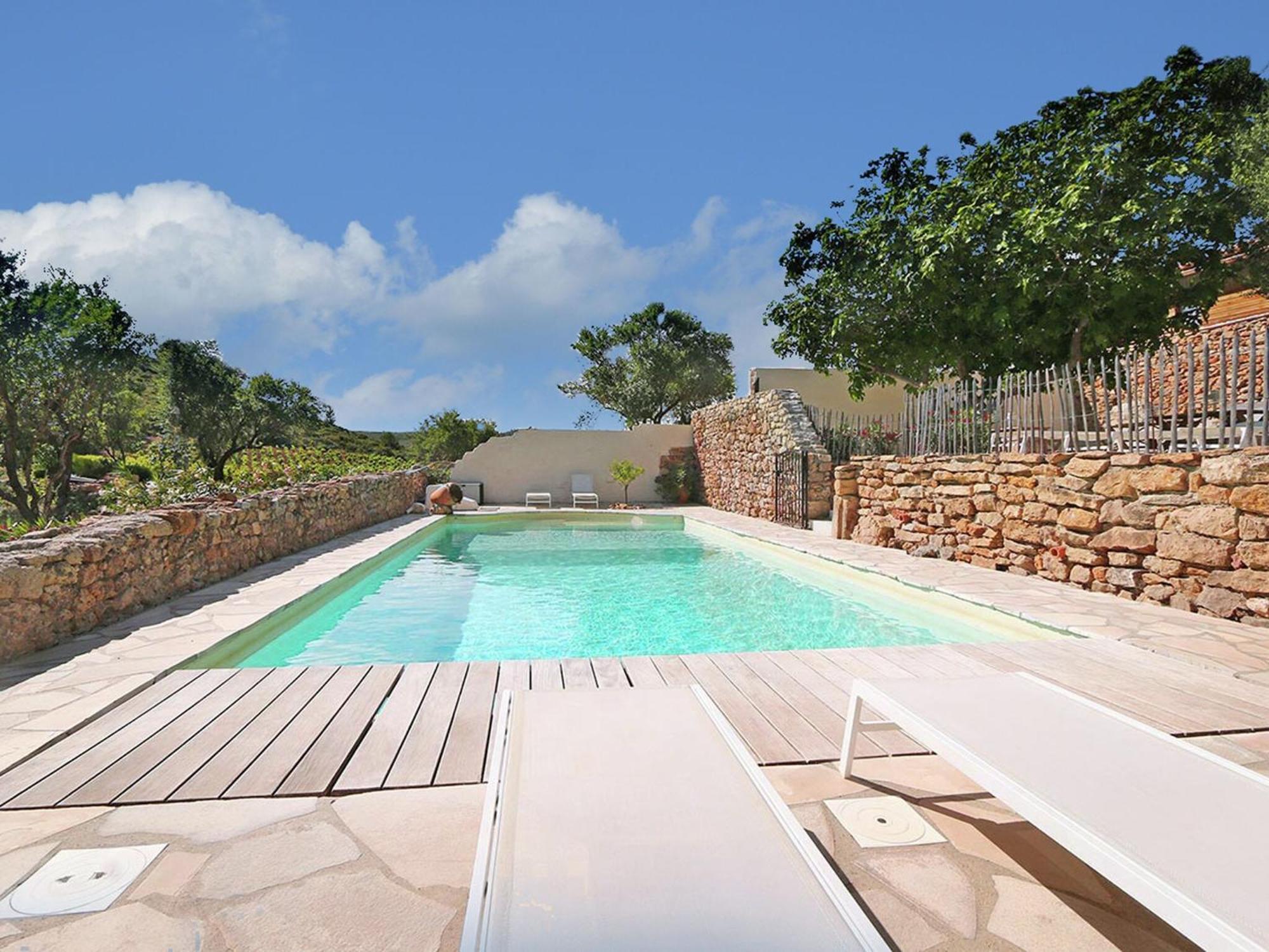 Classy In Que Des Corbi Res With Swimming Pool *