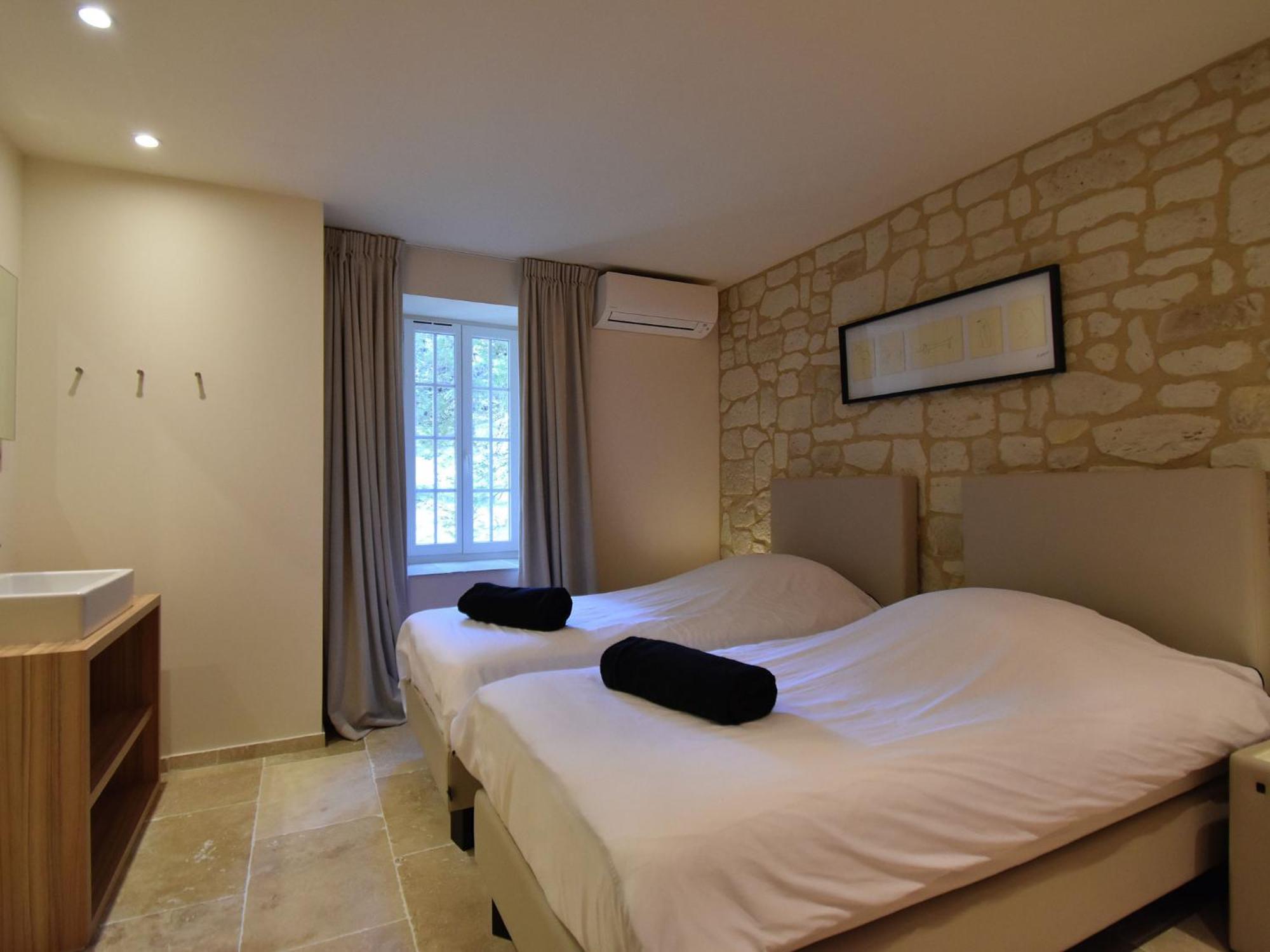Classy In Que Des Corbi Res With Swimming Pool Apartment *