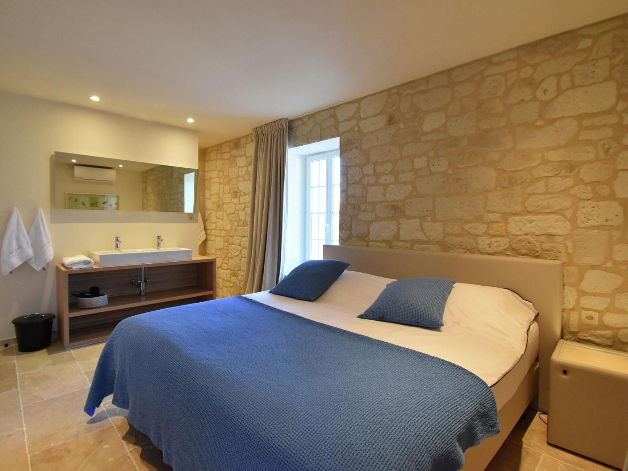 Classy In Que Des Corbi Res With Swimming Pool *