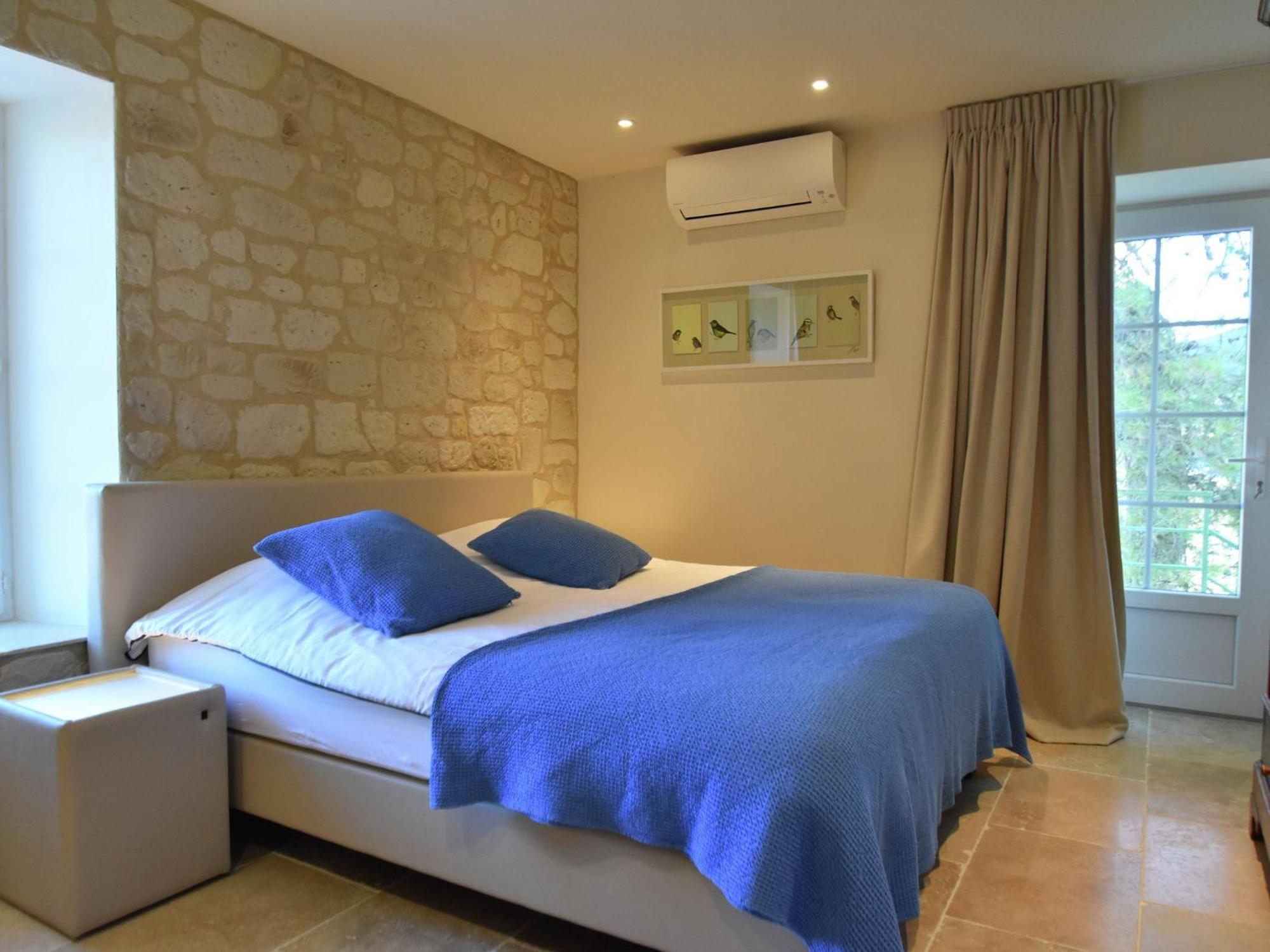 Classy In Que Des Corbi Res With Swimming Pool Apartment