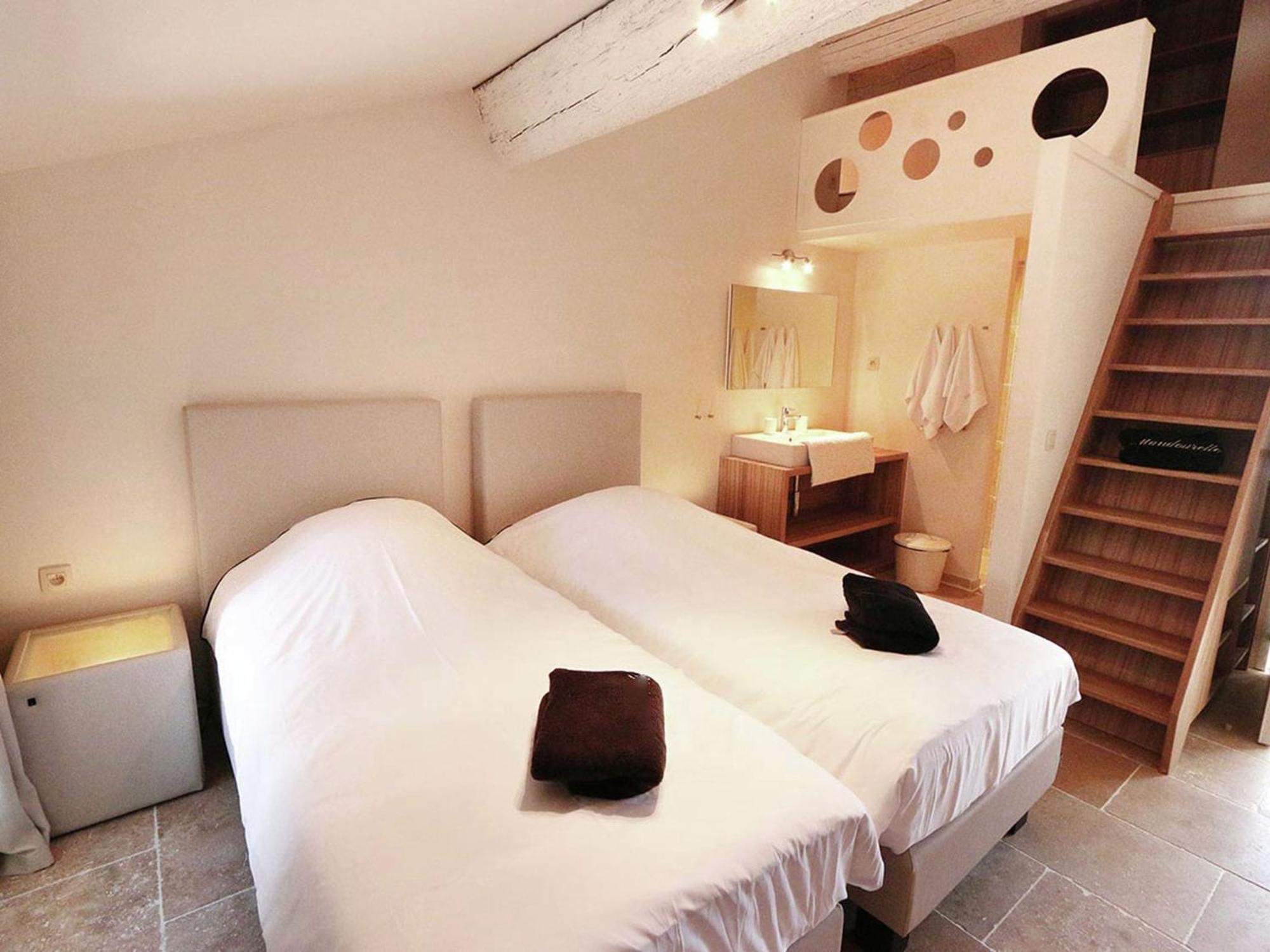 Apartment Classy In Que Des Corbi Res With Swimming Pool